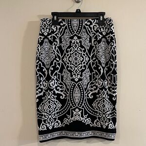 White House Black Market Baroque Zip-Back Skirt – Size 0